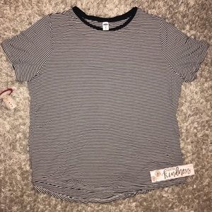 ✨Old Navy T- shirt✨
